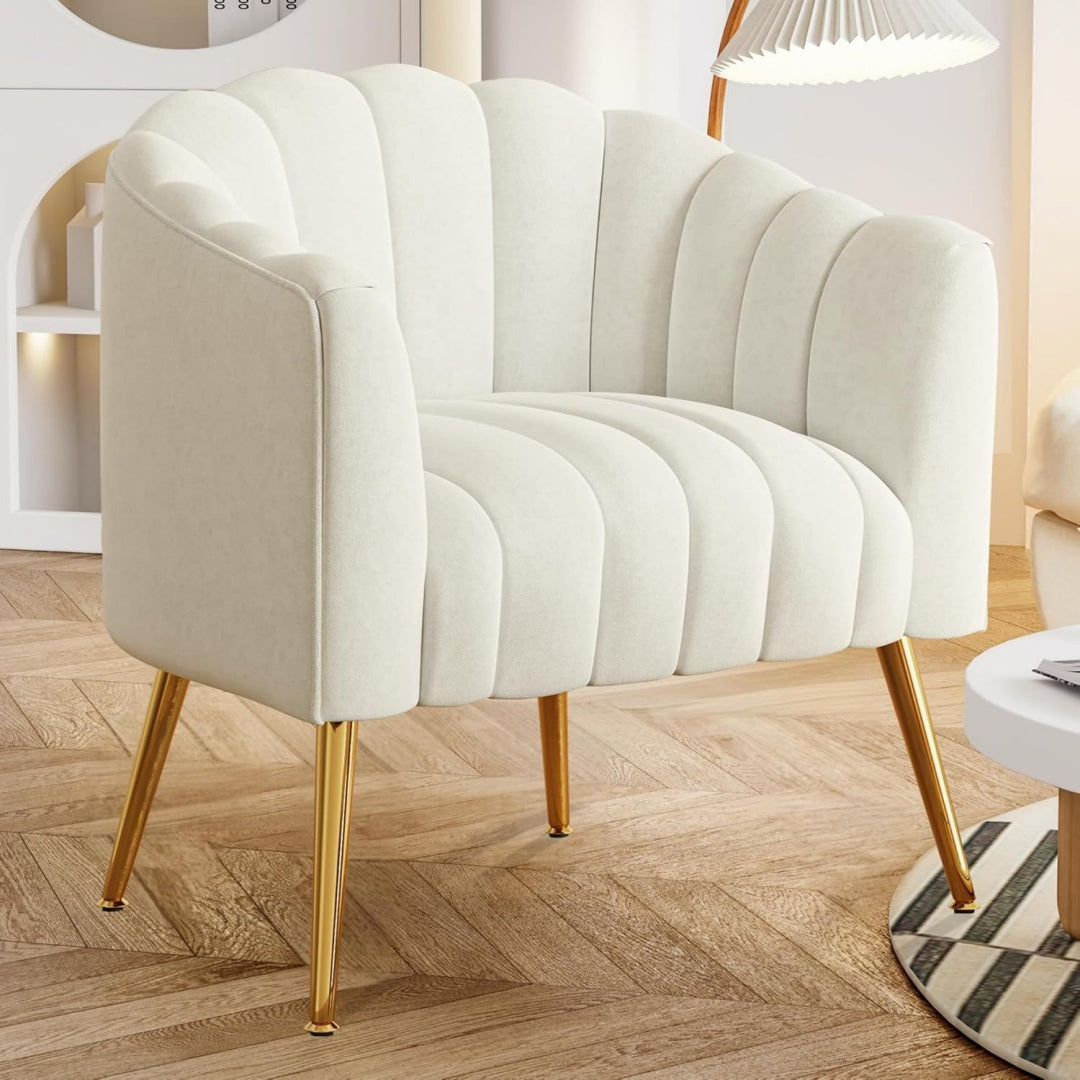 Arredo per soggiorno beige con braccioli rivestimento in velluto