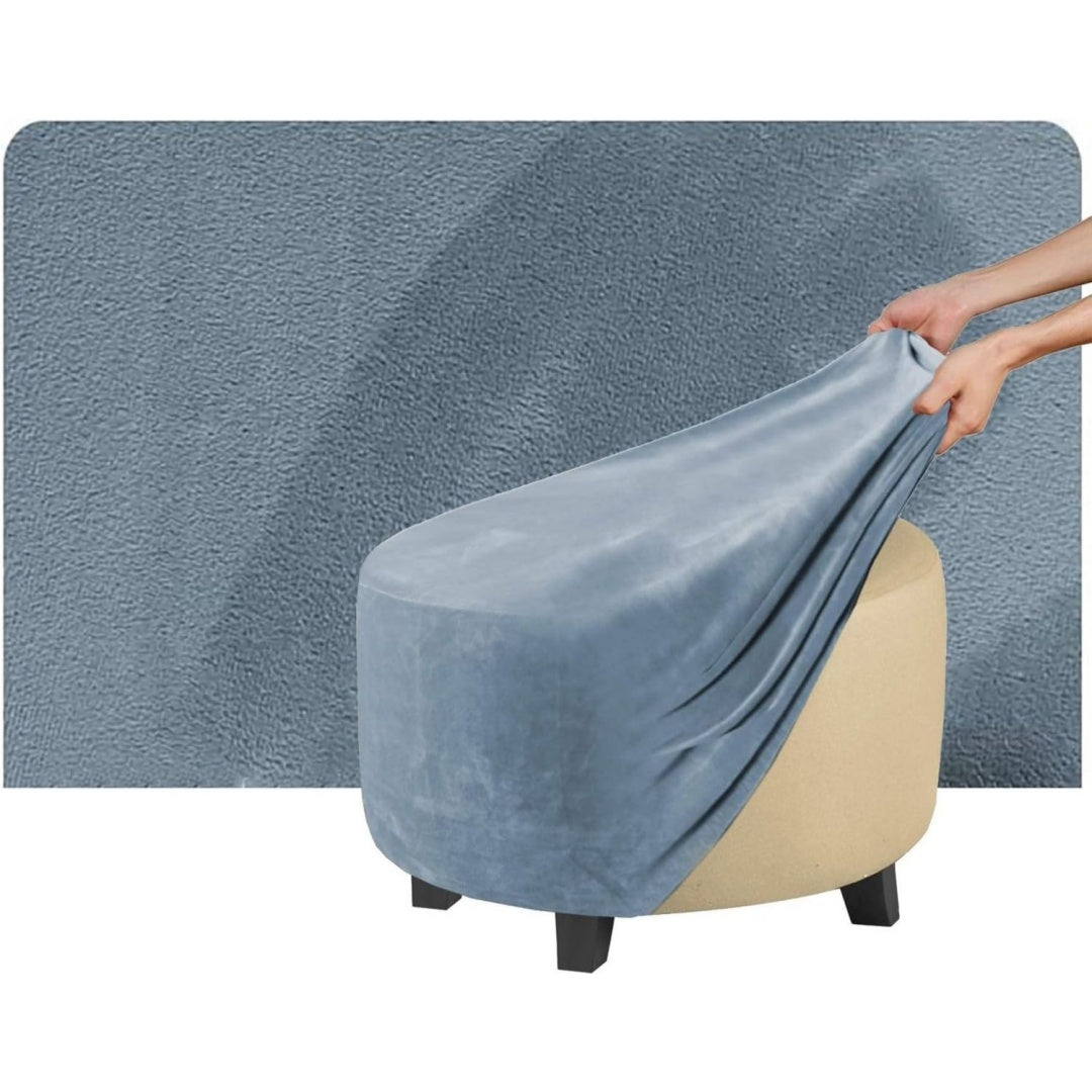 Divano confortevole con poggiapiedi rivestimento in velluto grigio